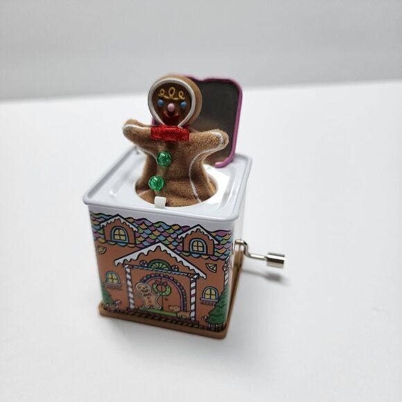 Hallmark Keepsake Christmas Ornament Pop Goes the Gingerbread Man Jackinthe Box - Picture 7 of 7
